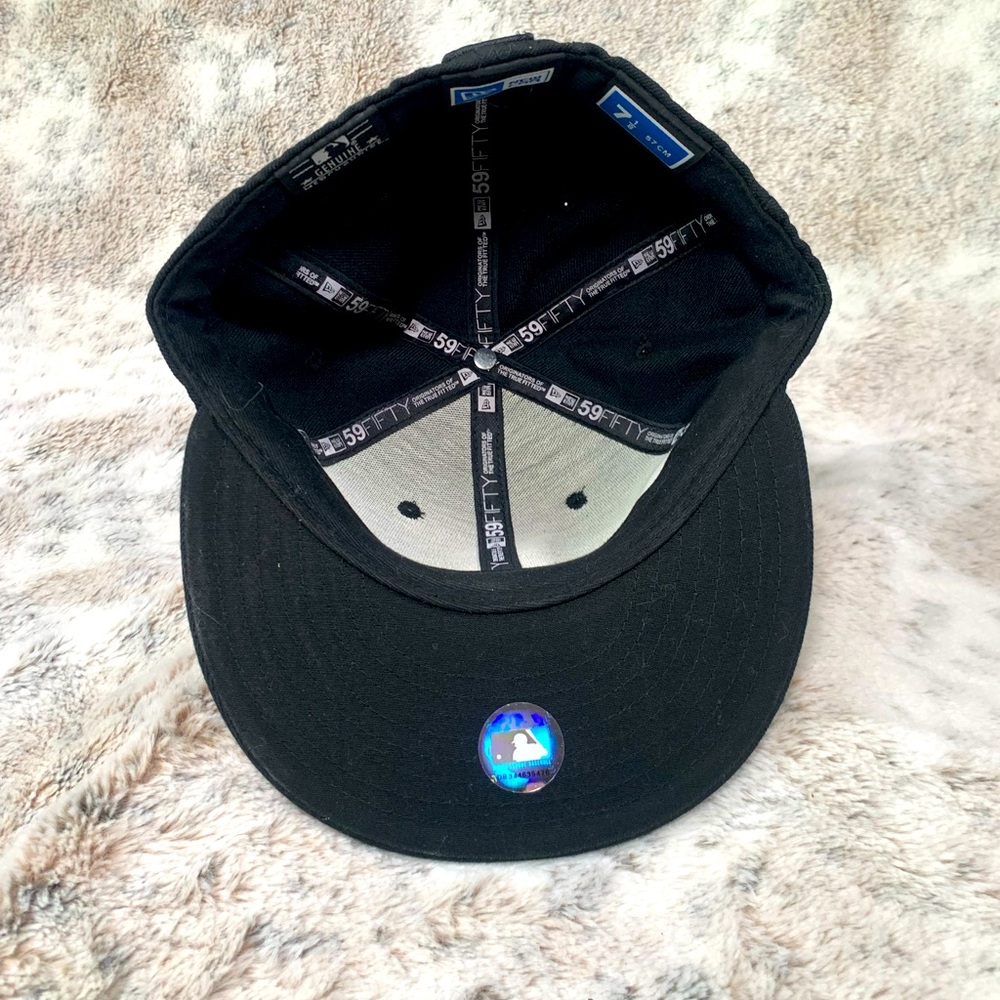 Boston Red Sox Cap New Era 59FIFTY 7 1/8 Hat Fitted MLB Black on Black - Picture 5 of 6